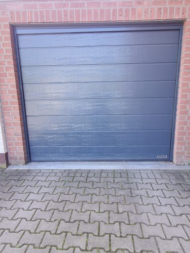 Sektional Garagentor in RAL 7016 anthrazit mit Antrieb
