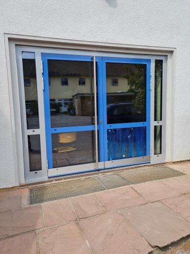 Energetische 2-flüglige Alutür für eine Schule, Alutür Schuleingang